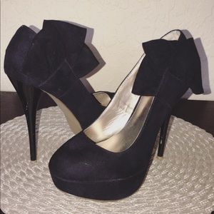 Black bow heels